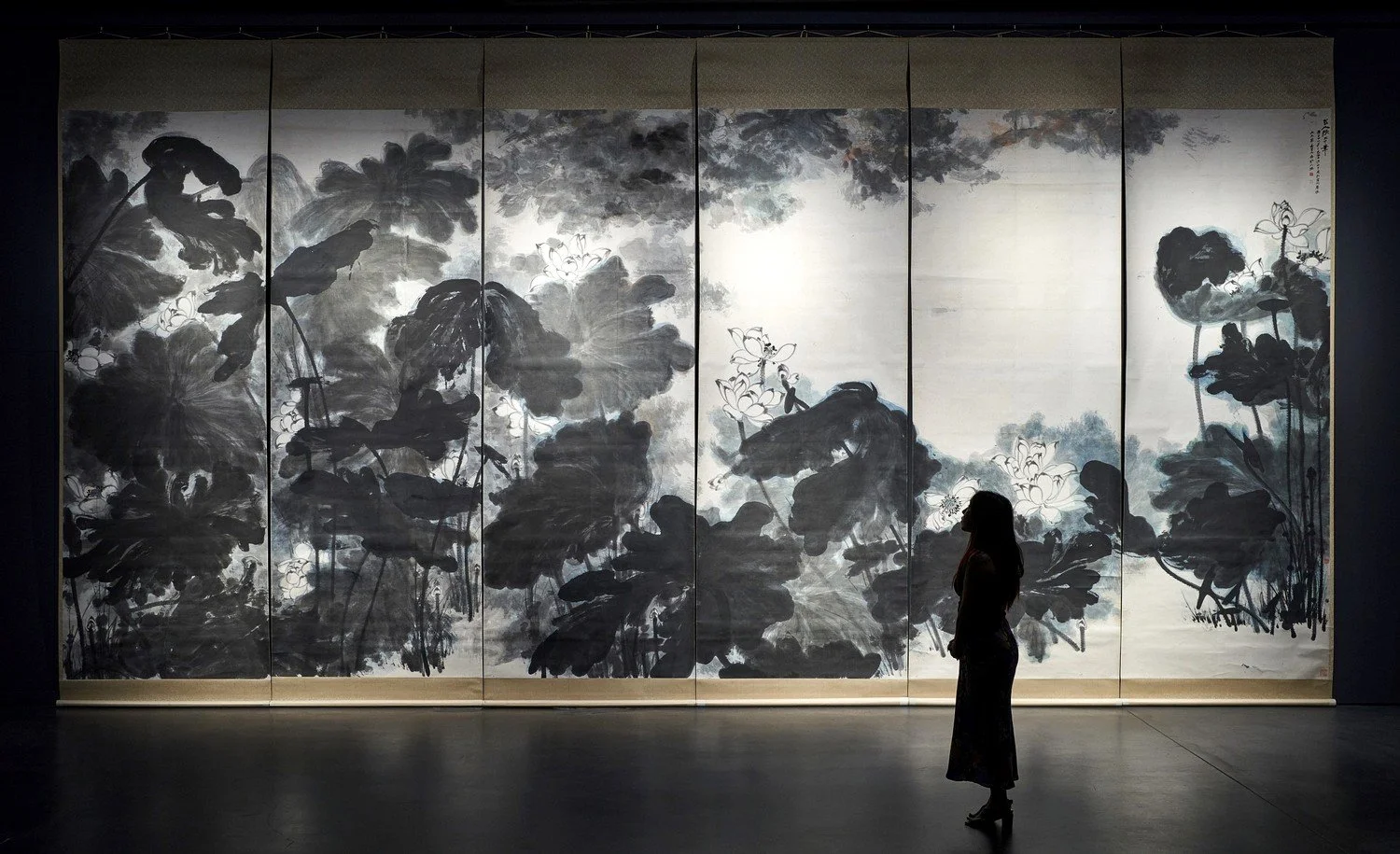 近代中国画坛最重要作品之一张大千旷世巨制《巨荷》六连屏首度